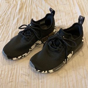 Women’s adidas tennis shoes